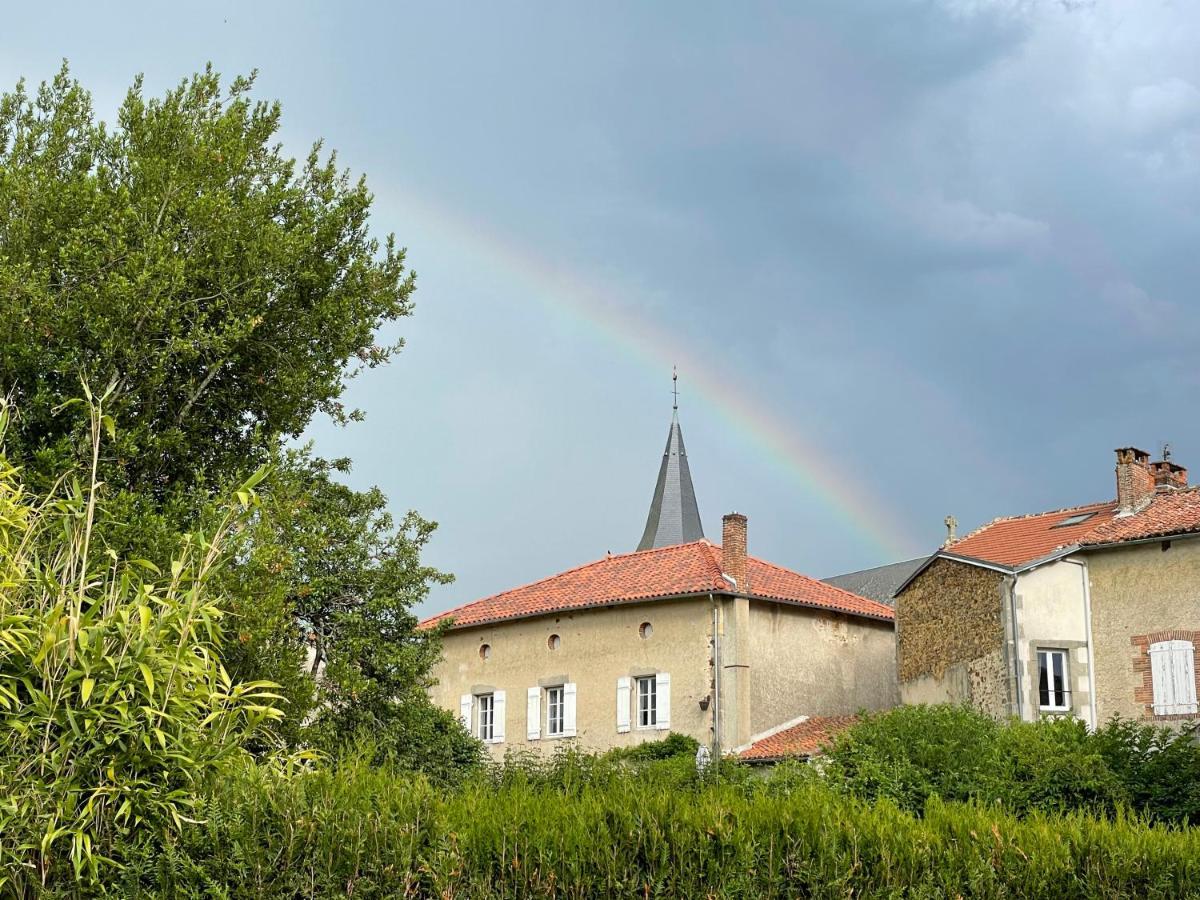 Maison Hirondelles Hotes Mezieres-sur-Issoire 外观 照片